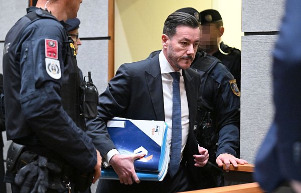 Das Urteil von zwei Jahren Haft gegen René Benko ist noch nicht rechtskräftig - © Barbara Gindl/APA/dpa