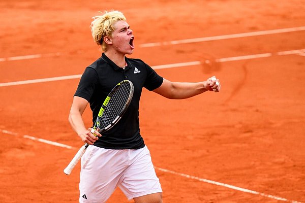 Diego Dedura-Palomero bejubelt seinen Tennis-Coup in München. - © Tom Weller/dpa