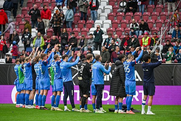 Auch Holstein Kiel will zurück in die Bundesliga. - © Armin Weigel/dpa