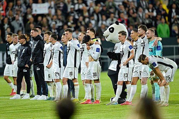 Elversberg scheiterte zuletzt in der Relegation und geht nun mit einem neuen Trainer in die Saison. - © Uwe Anspach/dpa