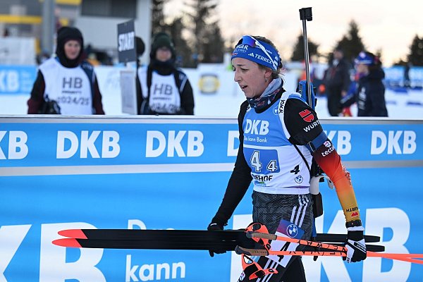 Bei den Rennen in Oberhof lief es für die Ex-Weltmeisterin nicht wie gewünscht. - © Martin Schutt/dpa