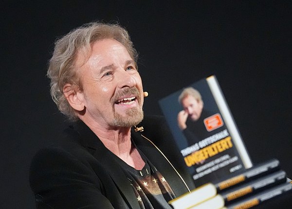 Der Entertainer scherzte wie immer mit seinem Publikum. - © Marcus Brandt/dpa