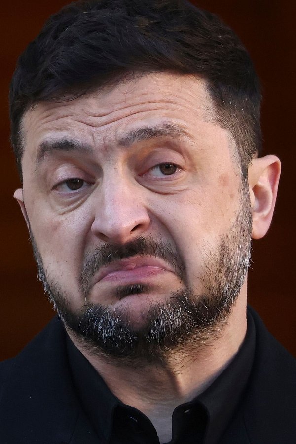 Der ukrainische Präsident Wolodymyr Selenskyj will schnell eine Nachfolge für seinen gechassten Bürochef Andrij Jermak finden. (Archivbild) - © Peter Morrison/AP/dpa