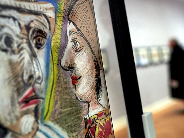 Der Harlekin ist ein immer wiederkehrendes Motiv im Schaffen von Pablo Picasso. Diese Koloration entstand in Arles. - © FOTO: DPA