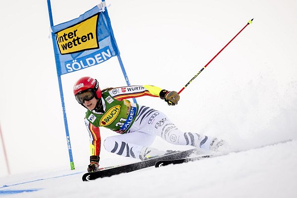 Lena Dürr war beim Riesenslalom auf dem Rettenbachferner beste Deutsche. - © Jean-Christophe Bott/KEYSTONE/dpa
