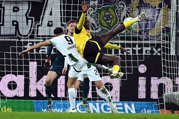 Das Borussen-Duell endete ohne Sieger. - © Federico Gambarini/dpa
