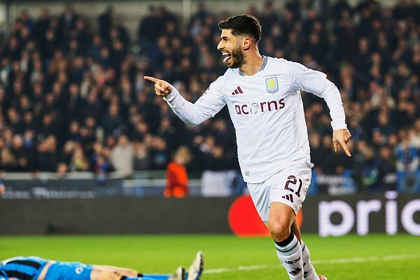 Marco Asensio von Aston Villa jubelt über das Tor zum 1:2. - © Geert Vanden Wijngaert/AP/dpa