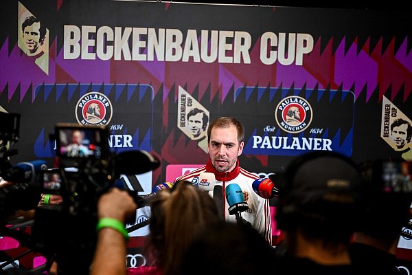 Philipp Lahm ist von Leon Goretzkas Durchhaltewillen beeindruckt. - © Harry Langer/dpa