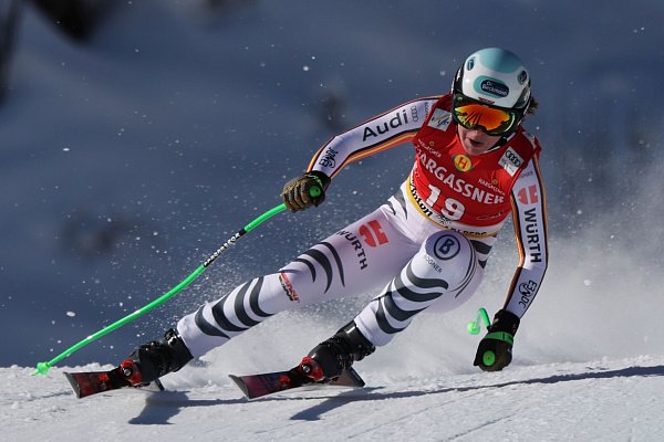 Kira Weidle-Winkelmann verpasste in der Abfahrt von St. Anton knapp die Top Ten. - © Marco Trovati/AP/dpa