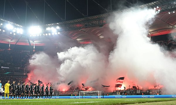 Eintracht Frankfurt musste in der Vorsaison das meiste Geld an den DFB überweisen. - © Arne Dedert/dpa
