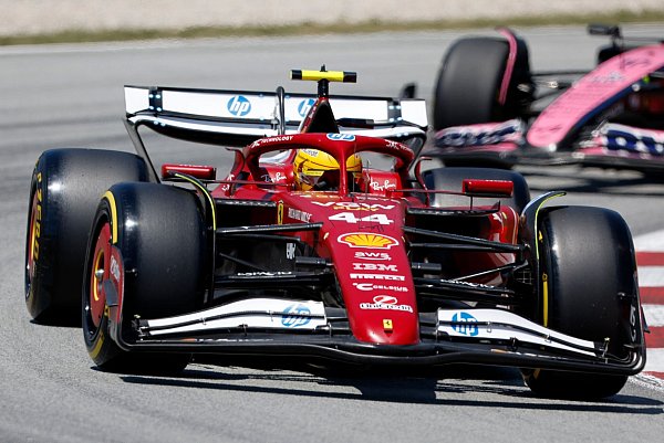 Auf der Strecke passt es im Ferrari noch zu selten. - © Joan Monfort/AP/dpa