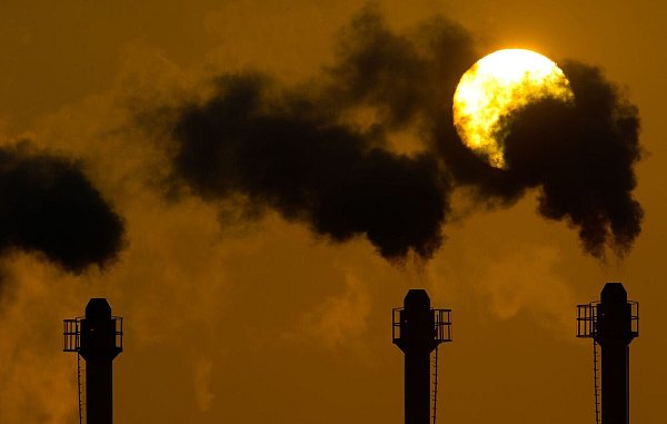 CO2 trägt 64 Prozent zur Erwärmung bei (Archivbild) - © picture alliance / dpa