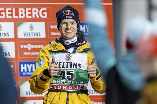 Letztes Jahr Zweiter, diesmal Erster? Olympiasieger Andreas Wellinger. - © Philipp Schmidli/KEYSTONE/dpa