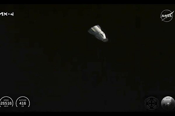 Die SpaceX-Kapsel beim Abdocken von der Internationalen Raumstation ISS - © Uncredited/NASA and Axiom Space via AP/dpa