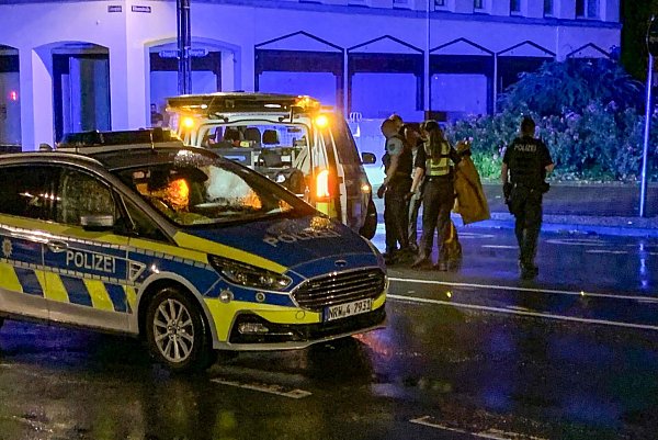 Der Syrer stellte sich am Samstagabend der Polizei. - © Christoph Reichwein/dpa