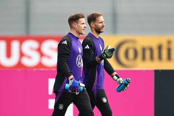 Die Rollen zwischen ter Stegen und seinem Stellvertreter Baumann sind geklärt. - © Daniel Karmann/dpa