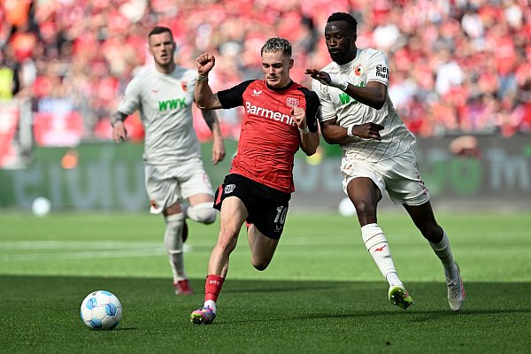 Wirbelte im offensiven Mittelfeld: Leverkusen-Star Florian Wirtz (m) - © Federico Gambarini/dpa
