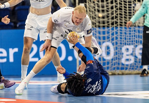 Patrick Wiencek gilt als kompromissloser Abwehrspieler. - © Axel Heimken/dpa