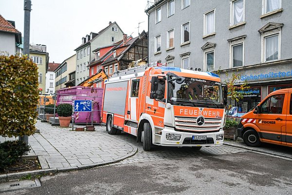 Die Feuerwehr musste noch einmal ausrücken. (Foto-aktuell) - © Jason Tschepljakow/dpa