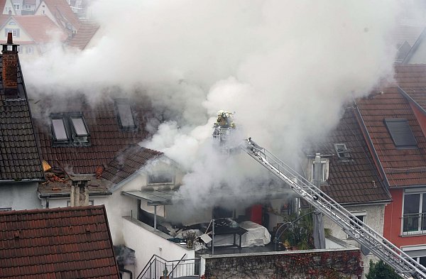 Bei dem eskalierten Streit zwischen Mieter und Vermieter sind in Esslingen zwei Menschen ums Leben gekommen. - © Andreas Rosar/dpa