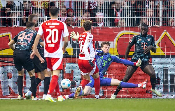 Hollerbach versetzte die Union-Fans in Ekstase. - © Andreas Gora/dpa