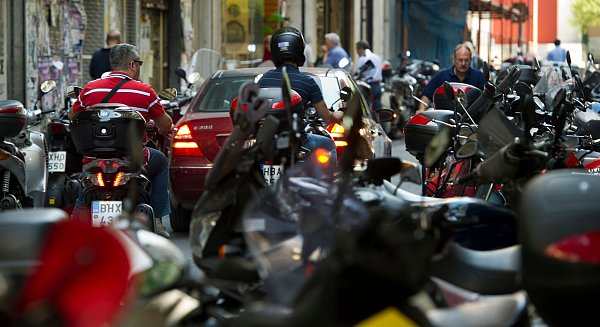 Griechenland hat eine der höchsten Verkehrstoten-Quoten in der EU - © Arno Burgi/dpa-Zentralbild/dpa
