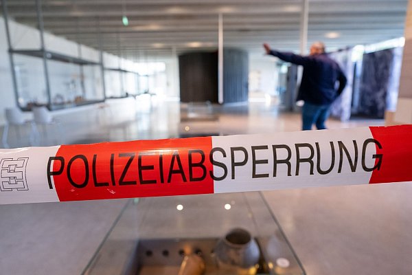 Für die Spurensicherung der Polizei wurde das Museum nach dem Einbruch geschlossen. (Archivbild) - © Peter Kneffel/dpa
