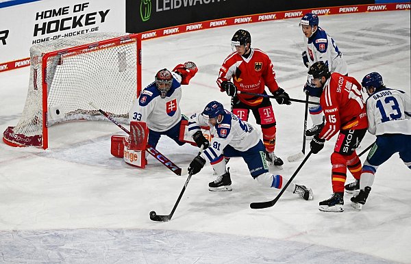 Deutschland spielte diesmal deutlich effektiver als am Samstag - © Markus Lenhardt/dpa