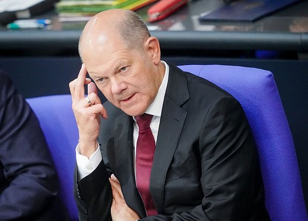 Bundeskanzler Olaf Scholz wird bei seinem China-Besuch vor einem nahezu unmöglichen Spagat stehen. - © Kay Nietfeld/dpa