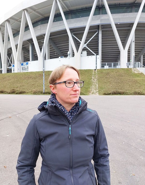 Sophia Gerschel vom Karlsruher Fanprojekt setzt sich für das Zeugnisverweigerungsrecht in der Sozialen Arbeit ein. - © David Joram/dpa