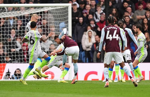 Matty Cash erzielte das Siegtor für Aston Villa. - © Mike Egerton/PA Wire/dpa