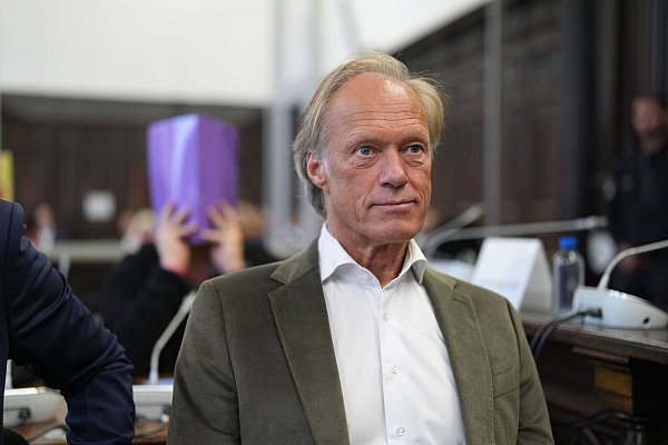 Der ehemalige Fernsehmoderator Gerhard Delling und Lebensgefährte von Christina Block ist wegen Beihilfe angeklagt. - © Marcus Brandt/dpa pool/dpa
