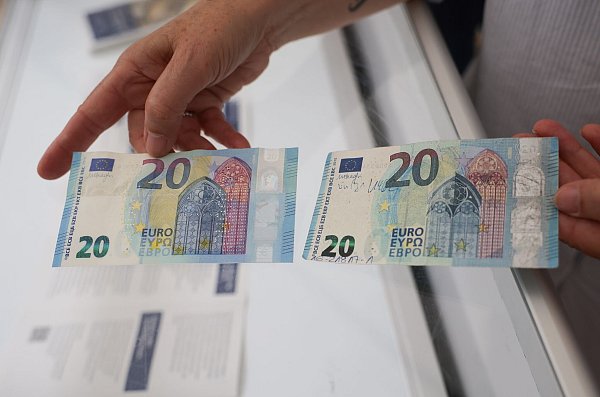 Mehr Falschgeld im Zahlungsverkehr entdeckt. - © Christian Charisius/dpa