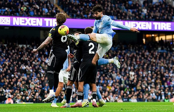 Das 2:0 durch Josko Gvardiol für Manchester City. - © Martin Rickett/PA Wire/dpa