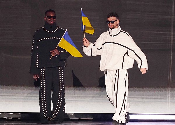 Die Band Tvorchi aus der Ukraine bei der Generalprobe für das Finale des Eurovision Song Contest. - © Aaron Chown/PA Wire/dpa