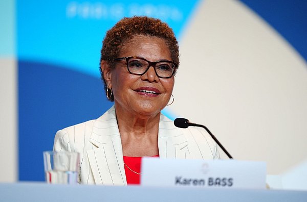 Bürgermeisterin Karen Bass verspricht in Los Angeles «autofreie Spiele». - © Mike Egerton/PA Wire/dpa