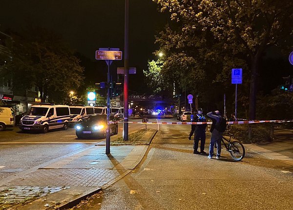 Der Bereich um den Fundort der Bombe wurde weiträumig abgesperrt. - © Benjamin Haller/dpa
