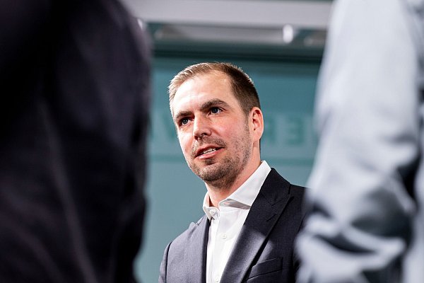 Philipp Lahm bei der Verleihung der Sepp-Herberger-Awards. - © Michael Matthey/dpa
