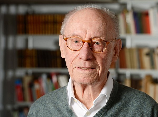 Früherer Daimler-Chef Edzard Reuter mit 96 Jahren gestorben. (Archivbild) - © Bernd Weißbrod/dpa