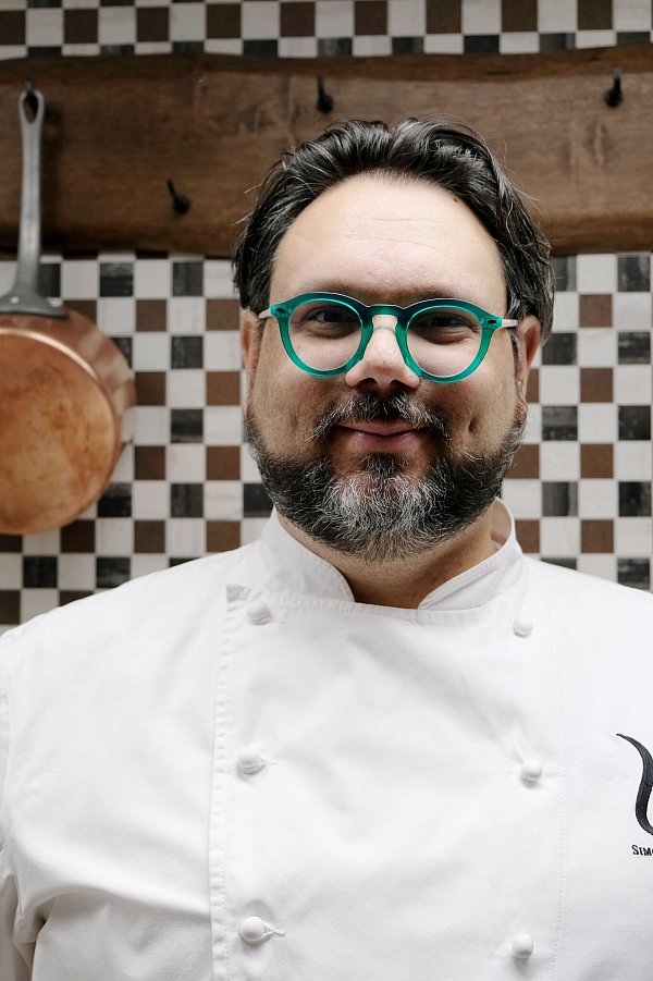 Küchenchef des Restaurants «La Stüa de Michil» im Hotel «La Perla»: Simone Cantafio. - © Florian Sanktjohanser/dpa-tmn