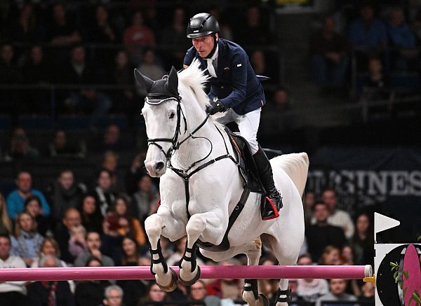 Hans-Dieter Dreher erreichte beim Weltcup-Springen in A Coruña das Stechen. - © Bernd Weißbrod/dpa