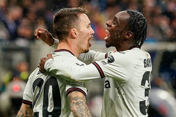 Bereiten Leverkusen viel Freude: Grimaldo und Frimpong. - © Uwe Anspach/dpa