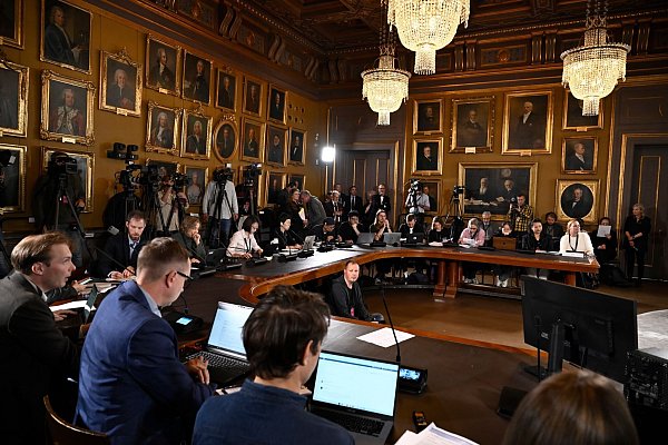 John Hopfield und Geoffrey Hinton gelangen entscheidende Erfindungen, die maschinelles Lernen mit künstlichen neuronalen Netzen ermöglichten, hieß es von der Königlich-Schwedischen Akademie der Wissenschaften. - © Christine Olsson/TT News Agency/AP/dpa