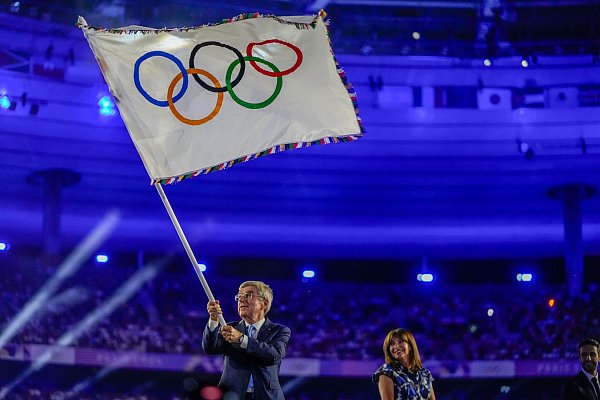 IOC-Chef Thomas Bach sieht bisher nur scheue Bemühungen in Deutschland um Olympische Spiele. - © Natacha Pisarenko/AP/dpa