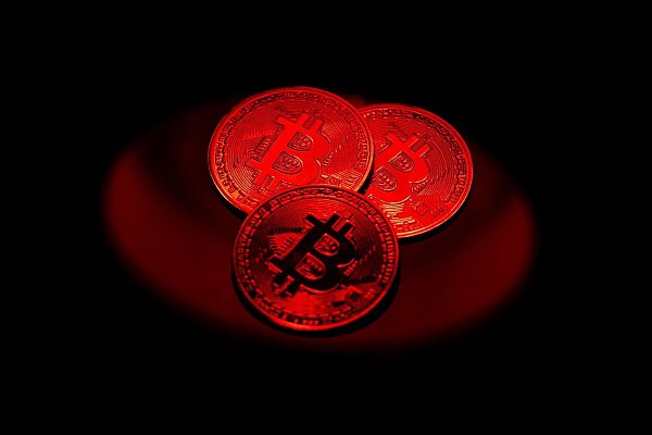 Einige Kryptowährungen haben in den vergangenen Jahren bemerkenswerte Renditen erzielt. So auch etwa der Bitcoin, die bekannteste digitale Währung. - © Hannes P Albert/dpa/dpa-tmn