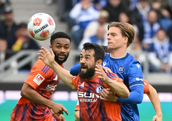 Amin Younes kam zum ersten Punktspieleinsatz der Saison. - © Uli Deck/dpa