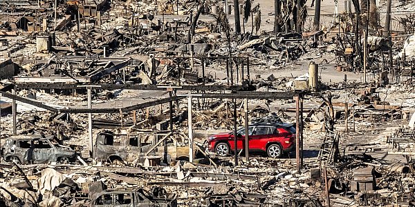 Die Zerstörung durch die Flächenbrände ist immens. - © Noah Berger/AP/dpa