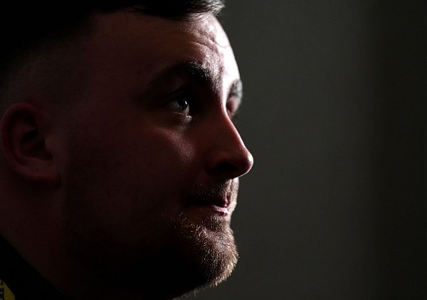 Nationale Berühmtheit: Luke Littler. - © Zac Goodwin/PA Wire/dpa