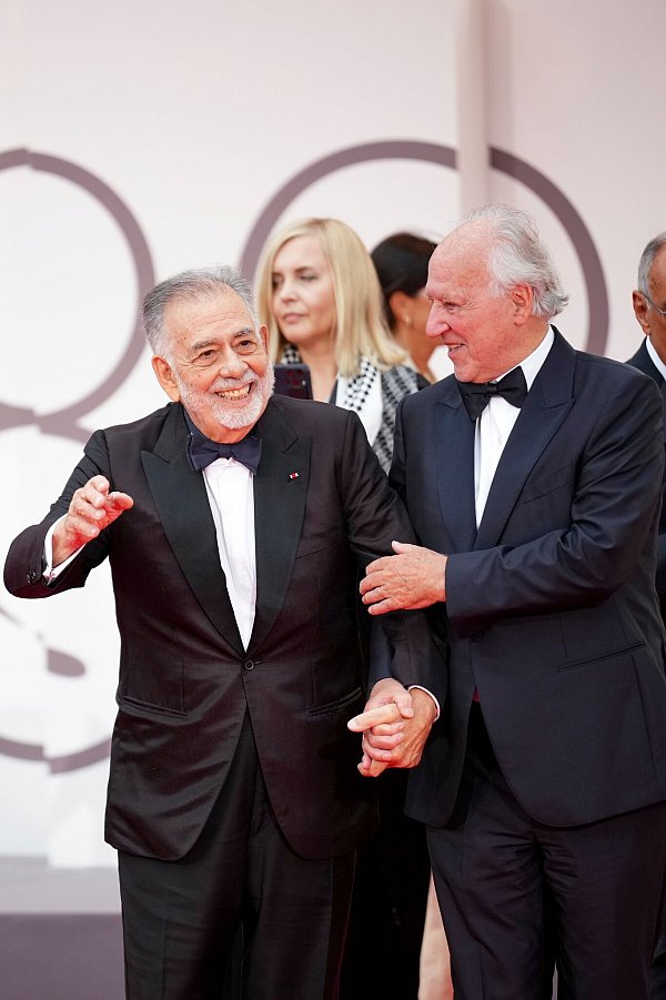Francis Ford Coppola (l) und Werner Herzog auf dem roten Teppich. - © Alessandra Tarantino/Invision/AP/dpa