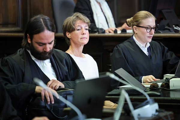 Schweigend hörte sich Christina Block die Vorwürfe ihres Ex-Manns an. - © Christian Charisius/dpa-Pool/dpa
